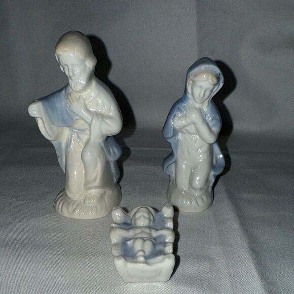 Vintage 1987 Lefton Nativity Holy Fam Mary Joseph Baby Jesus Blue & White - Picture 3 of 5